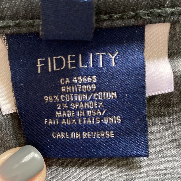 NEW Fidelity Denim - Picture 4 of 5